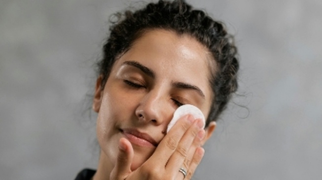 Baru Coba Exfo? Ini 3 Toner Serbaguna yang Bisa Dipakai Wajah dan Badan