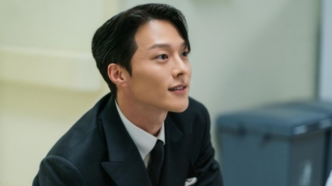 6 Drama Romantis Dibintangi Jang Ki Yong, Dynamite Kiss Tayang Besok di Netflix