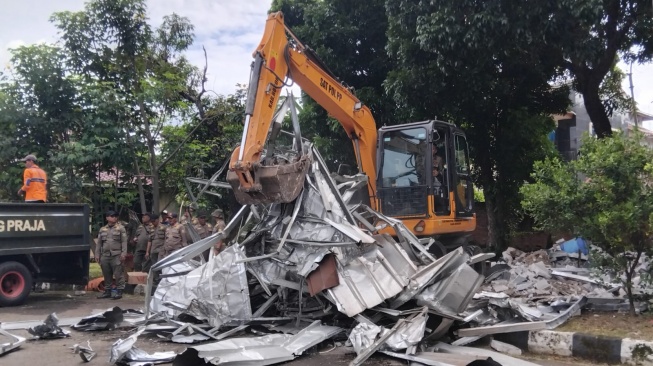Geruduk Area KNPI! Satpol PP Bogor Robohkan Bangunan Liar, Ternyata Ini Alasannya