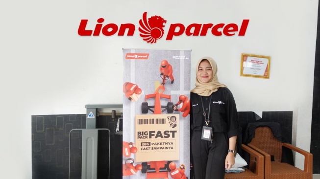 Sambil Kuliah, Anak Muda Palembang Raup Ratusan Juta dari Agen Lion Parcel