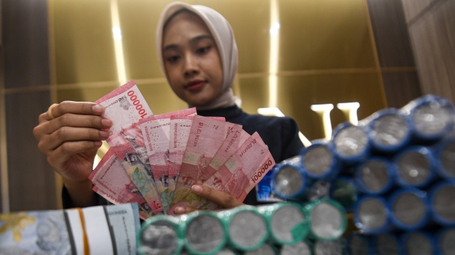 Nilai Tukar Rupiah Menguat di Jumat Sore, Didorong Surplus Transaksi Berjalan