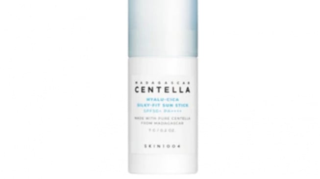 SKIN1004 Madagascar Centella Hyalu-Cica Silky-Fit Sun Stick (Dok. Shopee)