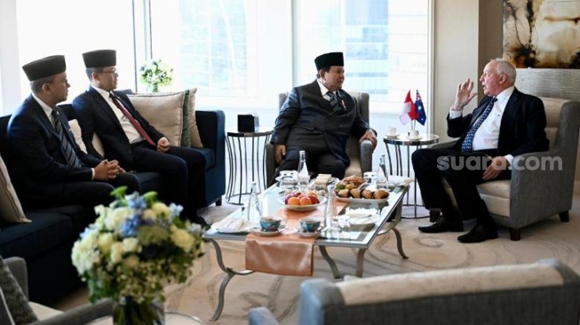 Presiden Prabowo Subianto menerima kunjungan mantan Perdana Menteri Australia Paul Keating di Sydney. (foto: Biro Pers Sekretariat Presiden)