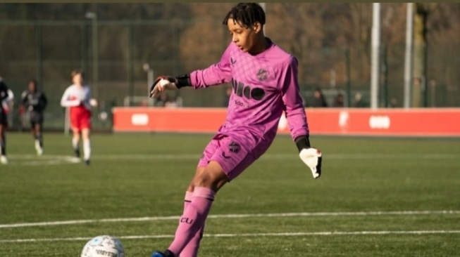 Kakek Nenek Lahir di Kota Ketua, Iwan Burgman Calon Penerus Maarten Paes di FC Utrecht