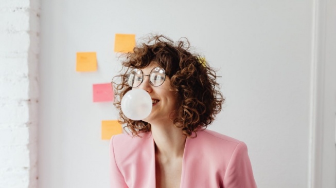 Mitos atau Fakta? Ini yang Terjadi Jika Kamu Menelan Permen Karet