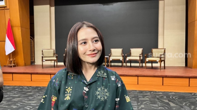 Prilly Latuconsina ditemui di Senayan, Jakarta Pusat pada Rabu, 12 November 2025 [Suara.com/Rena Pangesti]