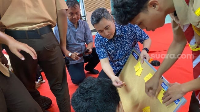 Sosialisasi program Cek Teman Sebelah di SMK PKP 1 DKI Jakarta. [Suara.com/Fajar Ramadhan]