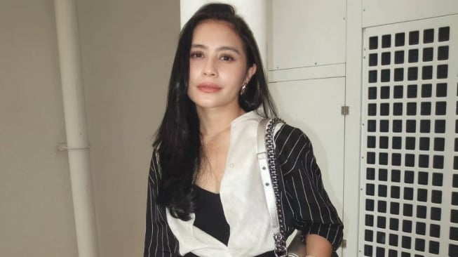 Jadwal Padat, Prilly Latuconsina Akui Oleng Gegara Syuting Horor dan UTS S2