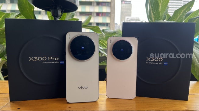 Vivo X300 dan Vivo X300 Pro yang dikenalkan ke Indonesia pada Kamis (13/11/2025). [Suara.com/Dicky Prastya]