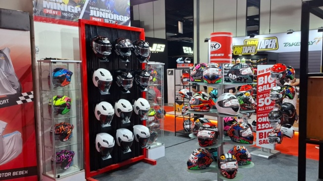 Indonesia Motorcycle Helmets Apparel Accessories Exhibition (IMHAX) Resmi Dibuka. (Foto: SUARA.COM/Manuel Jeghesta)