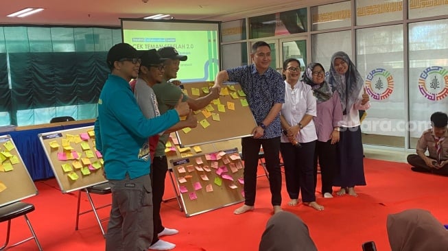 Sosialisasi program Cek Teman Sebelah di SMK PKP 1 DKI Jakarta. [Suara.com/Fajar Ramadhan]