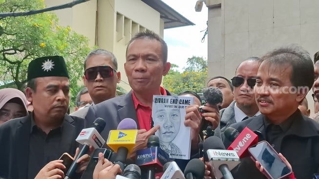 Rismon Pamer Buku 'Wapres Tak Lulus SMA': Minta Versi Digitalnya Disebarluaskan Gratis!