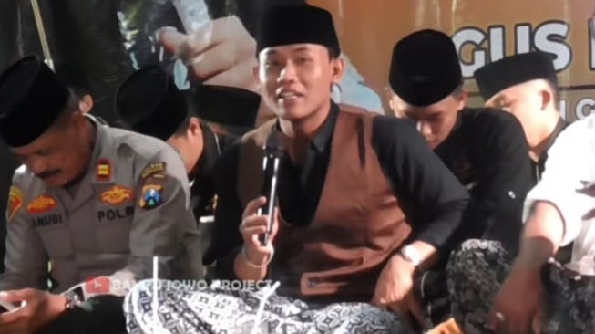 Benarkah Istri Gus Elham Yahya Masih Berusia 13 Tahun?