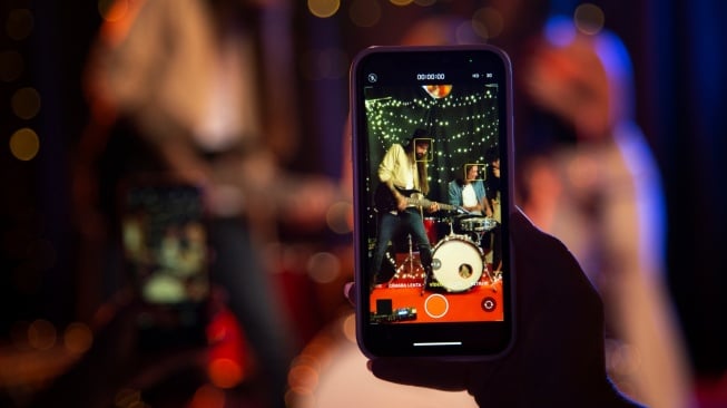 5 HP Superzoom Murah dan Kamera Jernih untuk Nonton Konser