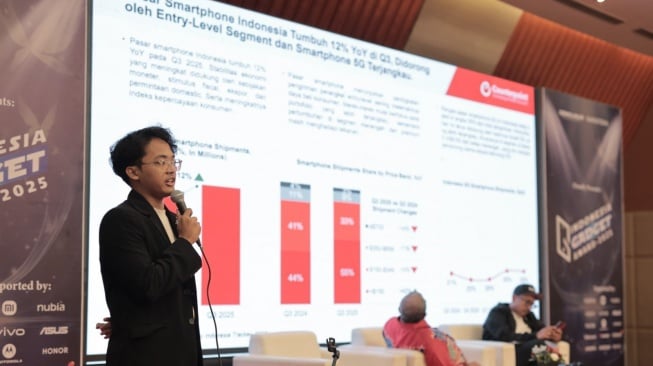 Ridwan Kusuma, Senior Analyst Counterpoint Research dalam talkshow Gizmotalk bertema “AI Menentukan Masa Depan Generasi Muda Indonesia?”, Jakarta, Kamis (13/11/2025). [IGA] 