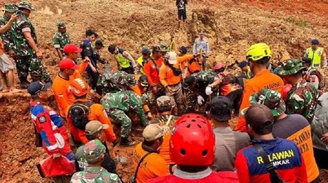 Tragedi Longsor Cilacap: Belasan Rumah Terkubur, 20 Warga Masih dalam Pencarian Dramatis