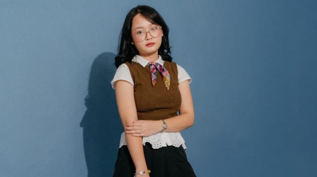 Mirip Hanni NewJeans, Vokalis Band Asal Bogor Ini Curi Perhatian di Tengah Kabar Go International
