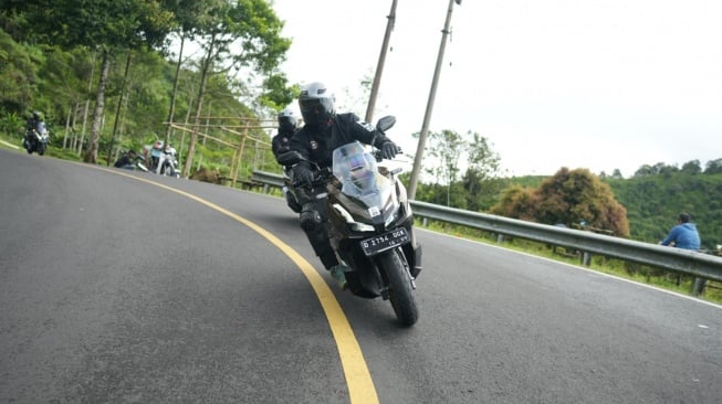 Jelang HBD 2025, Honda ADV160 Eksplore  Keindahan Alam Jawa Barat