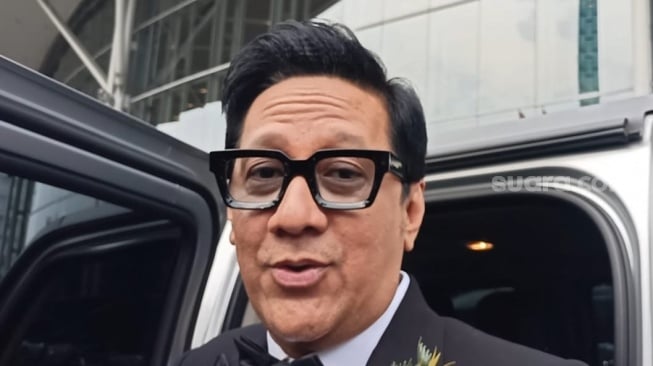 Bikin Geleng-Geleng Kepala, Andre Taulany Beri Kado Nakal untuk Malam Pertama Boiyen