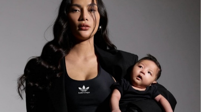 Jadi Single Mom, Erika Carlina Bakal Terima Masukan soal Cara Asuh Baby Andrew