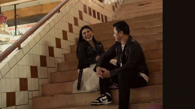 Foto pre-wedding Boiyen dan suami (Instagram/rezaprabowophoto)