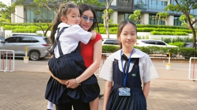 Debt Collector Datangi Rumah Sarwendah dengan Nada Tinggi, Suasana Panas dan Anak-Anak Ketakutan