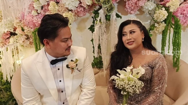 Boiyen dan Ezel resmi menjadi pasangan suami istri. Pernikahan mereka berlangsung di ICE BSD, Tangerang Selatan, Sabtu (Rena Pangesti/Suara.com]