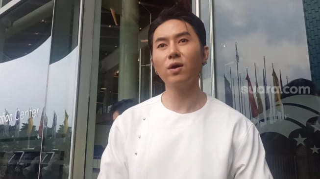 Rafael Tan usai menghadiri pernikahan Boiyen dan Ezel di ICE BSD, Tangerang Selatan pada Sabtu,15 November 2025. [Suara.com/Rena Pangesti]