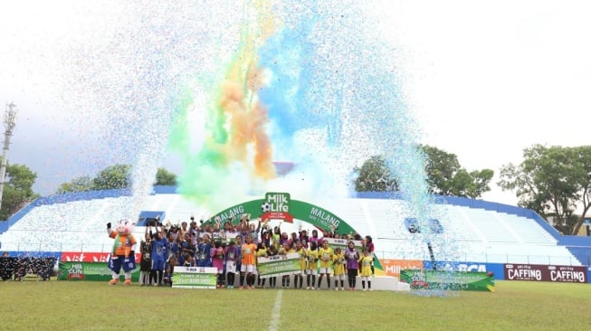 Antusias 1.918 siswi menunjukkan perkembangan signifikan sepak bola putri di Malang. [Dok. Istimewa]