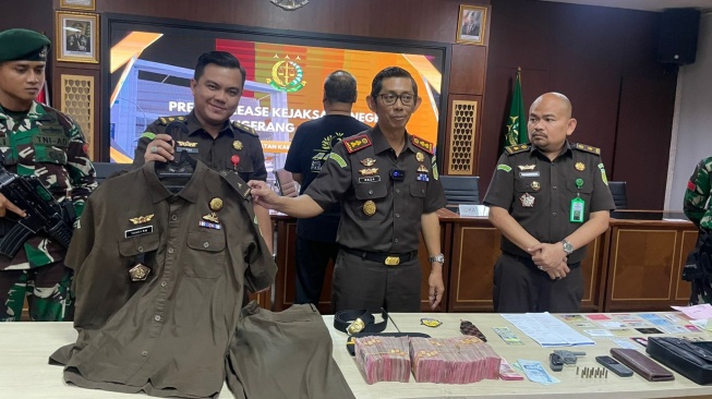 Jaksa Gadungan Beraksi Lagi! Mantan Pegawai Dipecat Kejaksaan Curi Rp310 Juta dan Bawa Revolver
