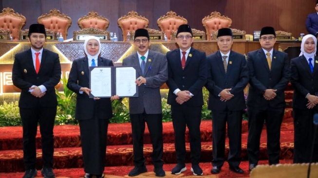 Sidang paripurna di Gedung DPRD Jatim, Sabtu (15/11/2025). (Dok: Pemprov Jatim)