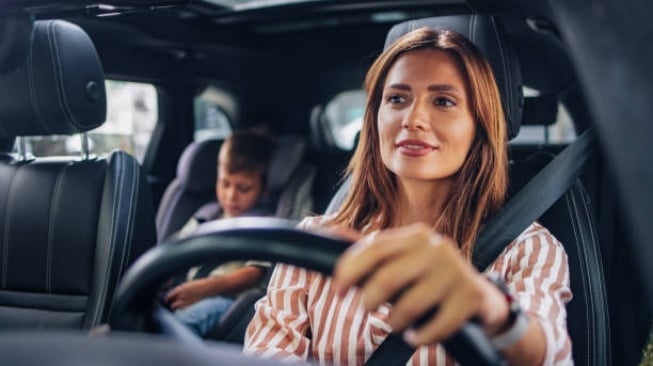 5 Mobil Bekas Kecil untuk Pemula Ibu Muda, Cocok Buat Antar Jemput Anak Sekolah
