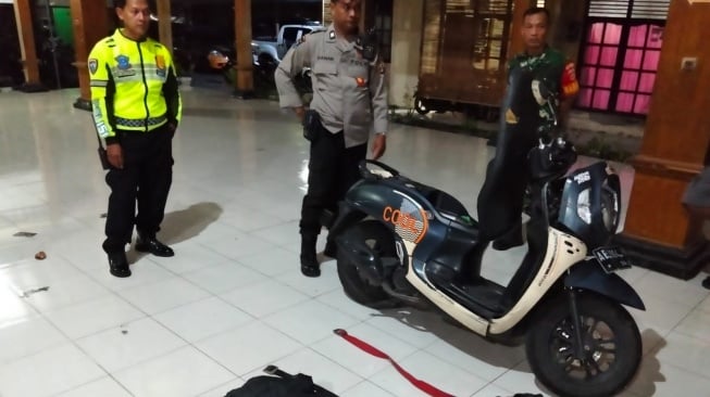 Polisi melakukan pengamanan terkait dengan dugaan tindak pidana kejahatan jalanan di kawasan Kecamatan Keraton, Yogyakarta, Minggu (16/11/2025) malam. (Dok: Polresta Yogyakarta).