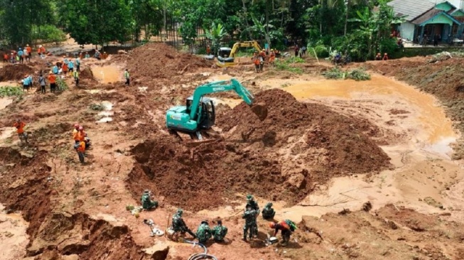 Duka Longsor Cilacap: 16 Nyawa Melayang, BNPB Akui Peringatan Dini Bencana Masih Rapuh