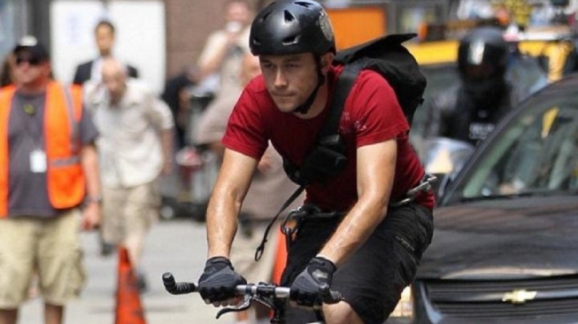 FIlm Premium Rush akan tayang Senin (17/11/2025) malam ini pukul 21.00 WIB di Trans TV. [YouTube]
