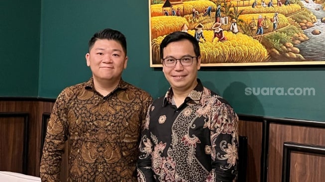 Jerry Chen, CEO USEA Global dan Jeffrey Halim, Area Sales Manager TOA Indonesia bicara mengenai transparansi royalti musik yang diputar di sejumlah mall. [Rena Pangesti/Suara.com]