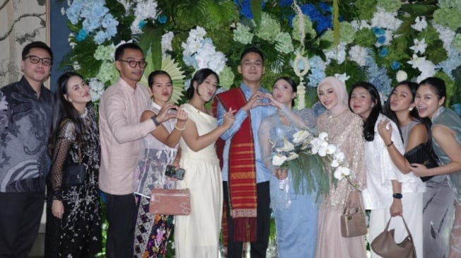 Calon Adik Ipar Raditya Dika Ada Hubungannya dengan Aurel Hermansyah, Siapanya?