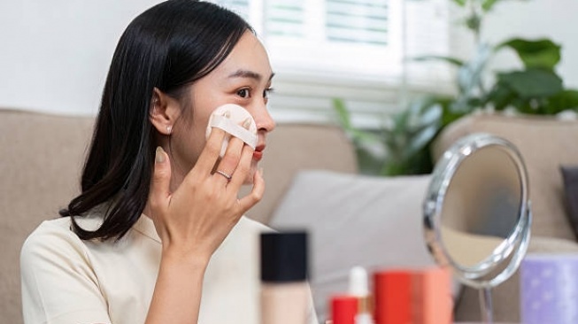 5 Bedak Padat Wardah untuk Usia 30 Tahun ke Atas, Kulit Flawless Bebas Cakey