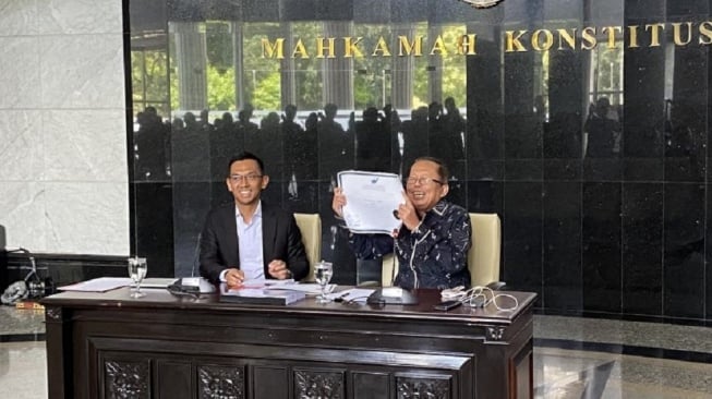 'Nanti Diedit-edit!' Arsul Sani Pamer Ijazah S3 Asli, Tapi Takut Difoto Wartawan