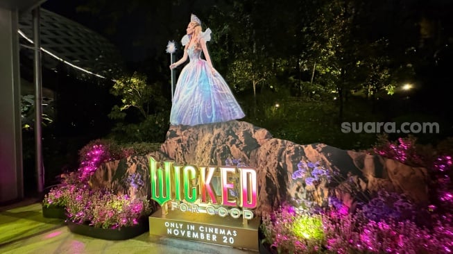 Bintang 'Wicked: For Good' Sulap Singapura Jadi Dunia Oz di Premiere Megah Asia-Pasifik