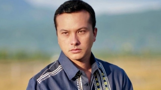 Viral Nicholas Saputra Reunian SMA, Penampilan Sang Aktor Auto Dibanding-bandingkan dengan Temannya