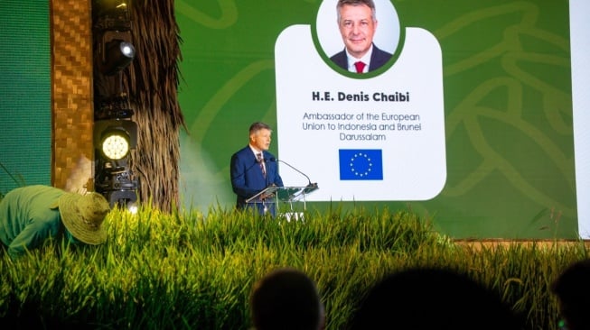 Duta Besar Uni Eropa (UE), Denis Chaibi, saat memberikan sambutan dalam pembukaan International Sustainable Rice Forum (ISRF) 2025 di Discovery Ancol, Jakarta Utara, Senin (17/11/2025).