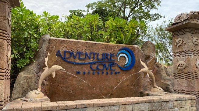 Jurnalis Suara.com tiba di Adventure Cove Waterpark Singapura, salah satu atraksi kelas dunia yang menjadi rumah bagi Resorts World Sentosa. [Tiara Rosana/Suara.com]