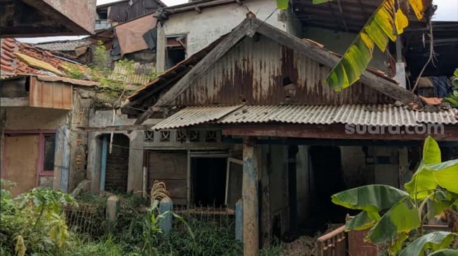 Ketika Banjir Lebih Menakutkan di 'Kampung Zombie' Cililitan