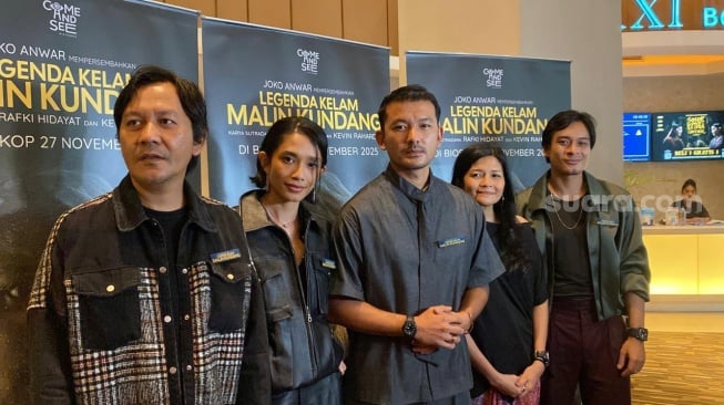 Konferensi pers film Legenda Kelam Malin Kundang di kawasan Kuningan, Jakarta Selatan pada Senin, 17 November 2025. [Suara.com/Tiara Rosana]