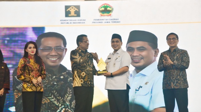 Bentuk Posbankum Terbanyak, Pemprov Jateng Raih Rekor MURI