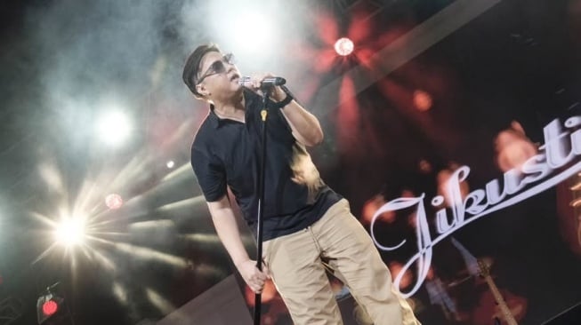 Aji Mirza Hakim alias Icha Aji Jikustik [Instagram]