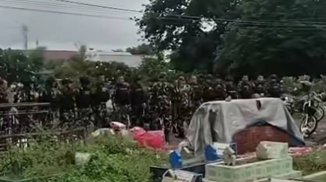 Ratusan Aparat Sisir Dua Kampung Pelaku Bentrokan di Makassar