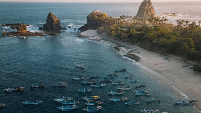 10 Wisata Alam Jember untuk Libur Akhir Tahun, dari Pantai Eksotis hingga Situs Megalitik