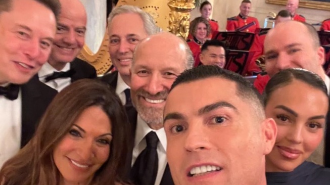 Cristiano Ronaldo Selfie dengan Elon Musk hingga Presiden Trump, Messi Mana Bisa